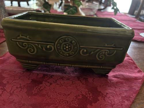 Vtg green footed planter - footed, 8